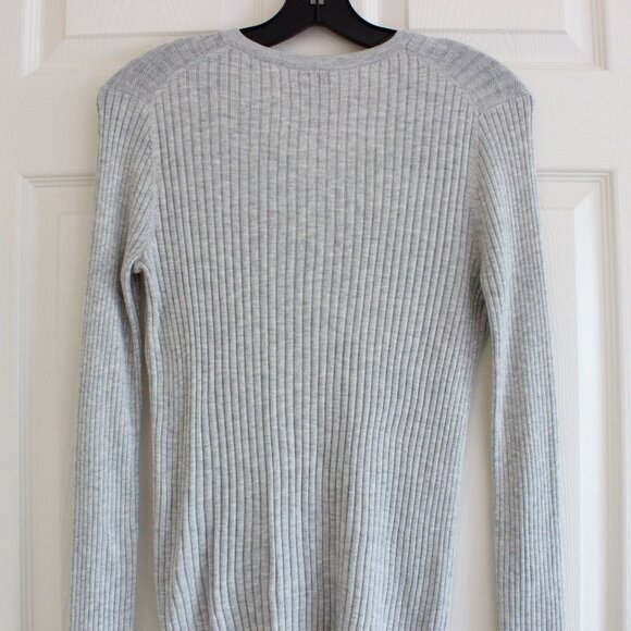 Vince Women's Cashmere Blend Ribbed Slim V Neck Lightweight Sweater Top in Gray - Picture 10 of 11